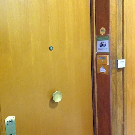 Simonetta Ai Musei Vaticani לינה וארוחת בוקר 2*