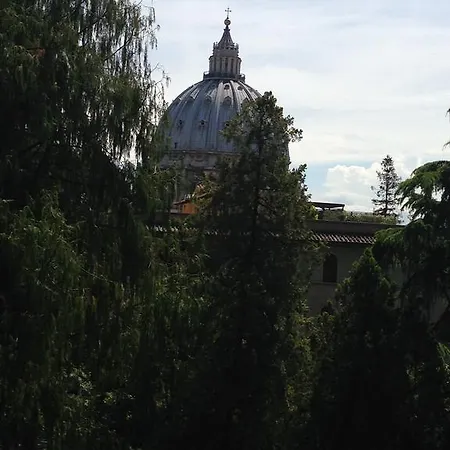 Simonetta Ai Musei Vaticani לינה וארוחת בוקר