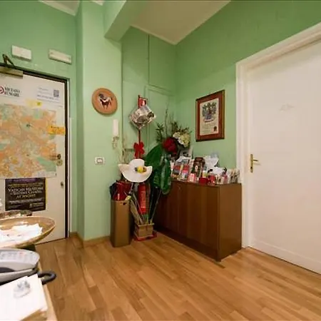 Simonetta Ai Musei Vaticani 2* רומא