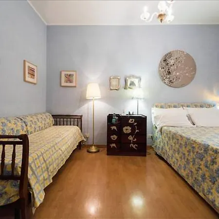 Simonetta Ai Musei Vaticani לינה וארוחת בוקר רומא