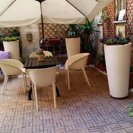 Simonetta Ai Musei Vaticani לינה וארוחת בוקר