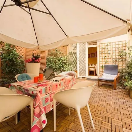 Simonetta Ai Musei Vaticani 2* רומא