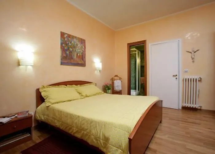 Simonetta Ai Musei Vaticani 2* روما