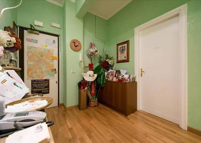 Simonetta Ai Musei Vaticani 2* روما