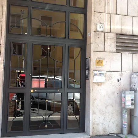 Simonetta Ai Musei Vaticani לינה וארוחת בוקר